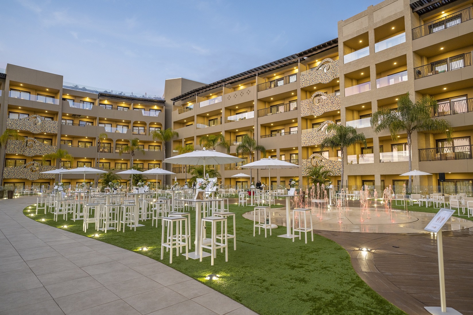 Book your wedding day in GF VICTORIA